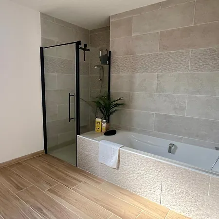 Moderne Avec Piscine Proche De La Willa Sérignan