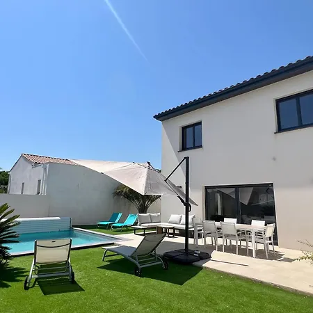 Moderne Avec Piscine Proche De La Willa *