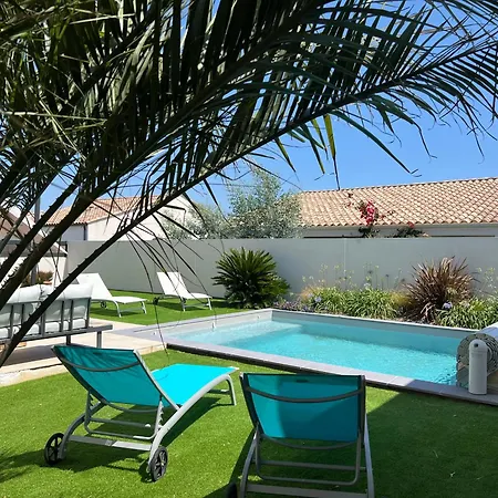Moderne Avec Piscine Proche De La Willa *